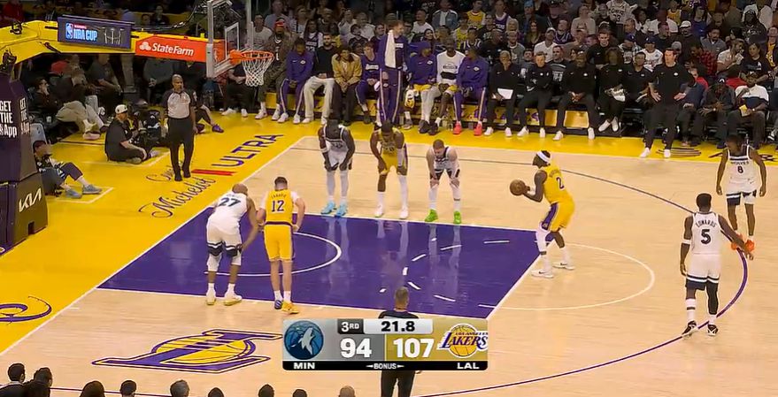 Die Angriffsfeuerkraft ist heftig! Die Lakers erzielten in drei Vierteln 108 Punkte und hätten im ersten Spiel fast ein Tor erzielt