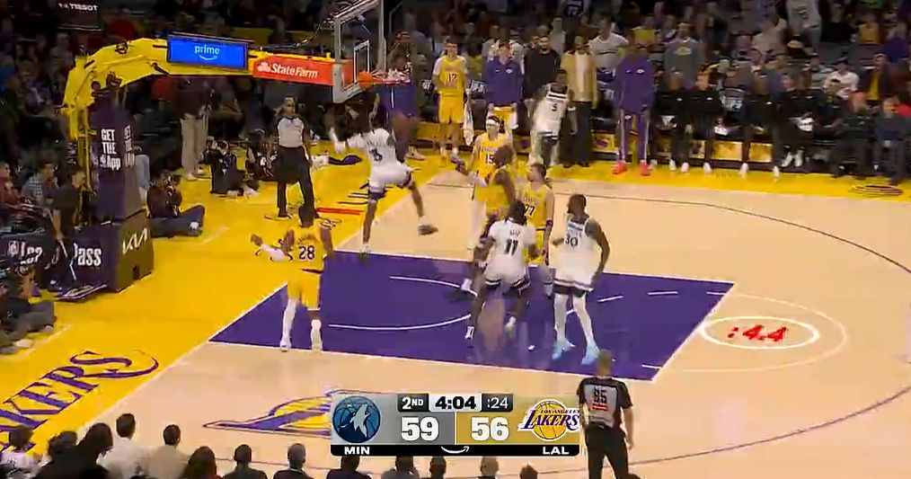 Was für ein Kontrast! Die Timberwolves gingen beim Rebounding im Vorfeld mit 10:1 in Führung und punkteten im zweiten Angriff mit 18:0.