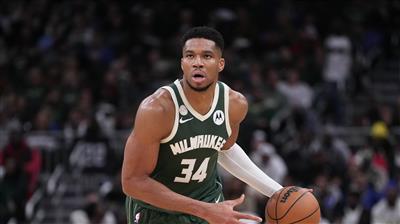 Antetokounmpo erzielte in den ersten beiden Spielen der Saison 60+30+10, das erste in der NBA-Geschichte