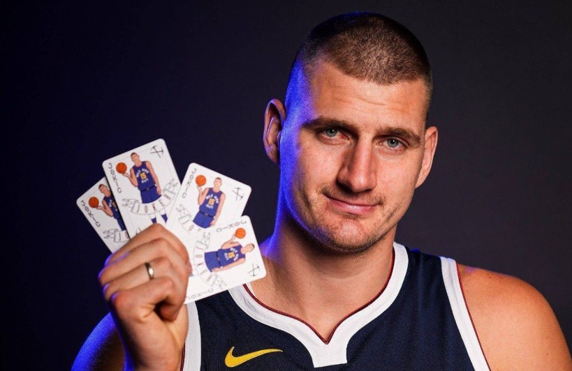 Die erste Person in der Liga! Jokics 78. Punktestand, Rebounds und Assists waren die höchsten im Spiel.
