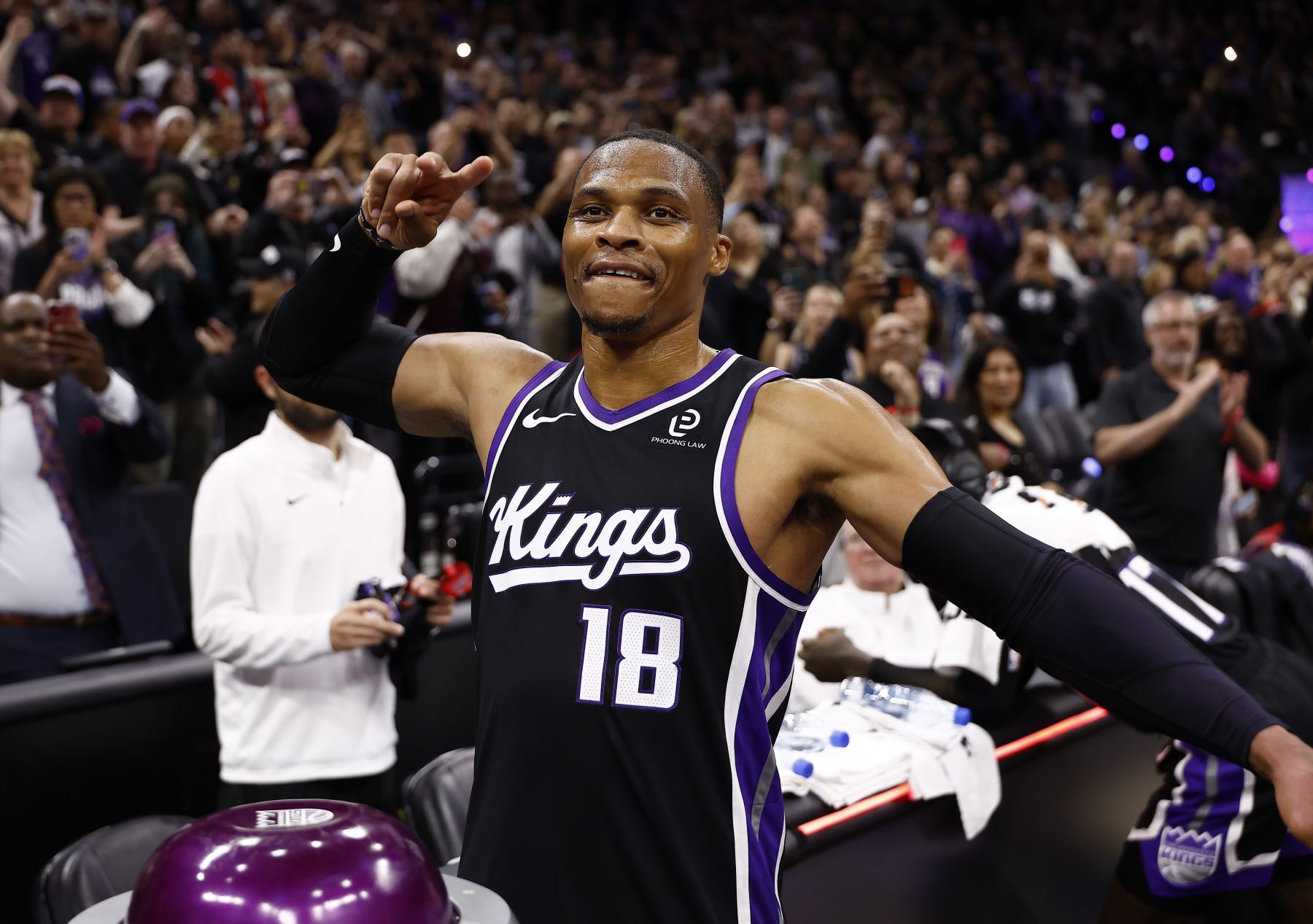 Meilenstein! Westbrook führte das Team mit einem Triple-Double von 23 Punkten, 16 Rebounds und 10 Assists zum Sieg. In seiner Karriere hat er 204 Triple-Doubles verbucht.