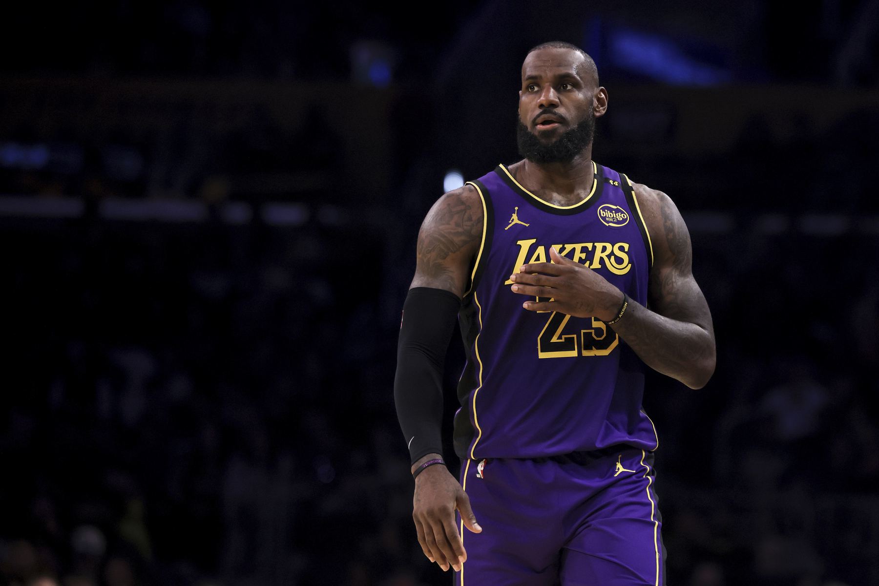 American Journal: James fehlte den Lakers fünf Spiele in Folge. Wenn man ihn belohnen möchte, darf er höchstens 3 Spiele verpassen.