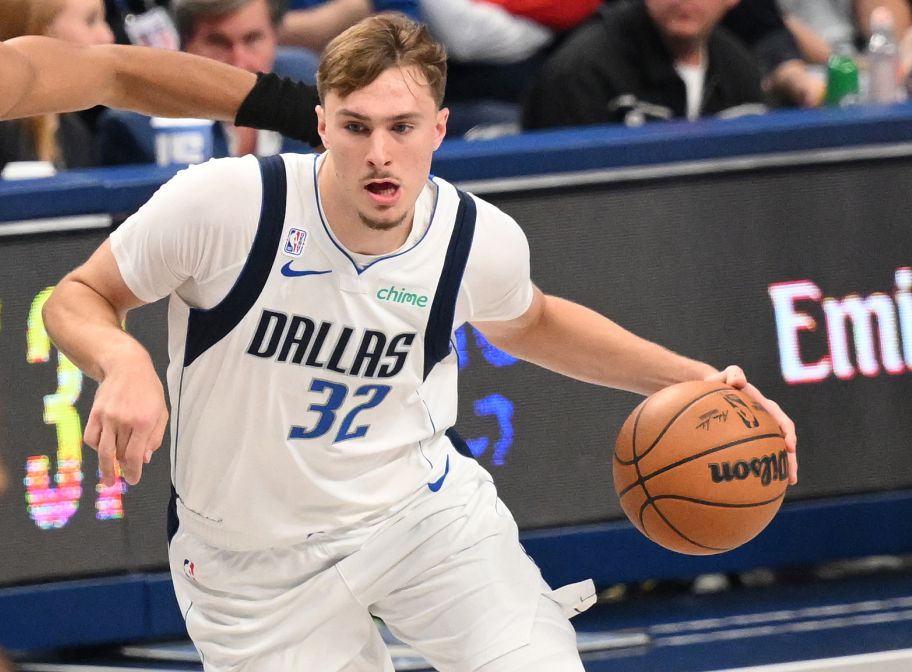 Flagg verlor in der High School und im College zusammen nur 8 Spiele und verlor 9 in 12 Spielen, nachdem er zu den Mavericks wechselte.