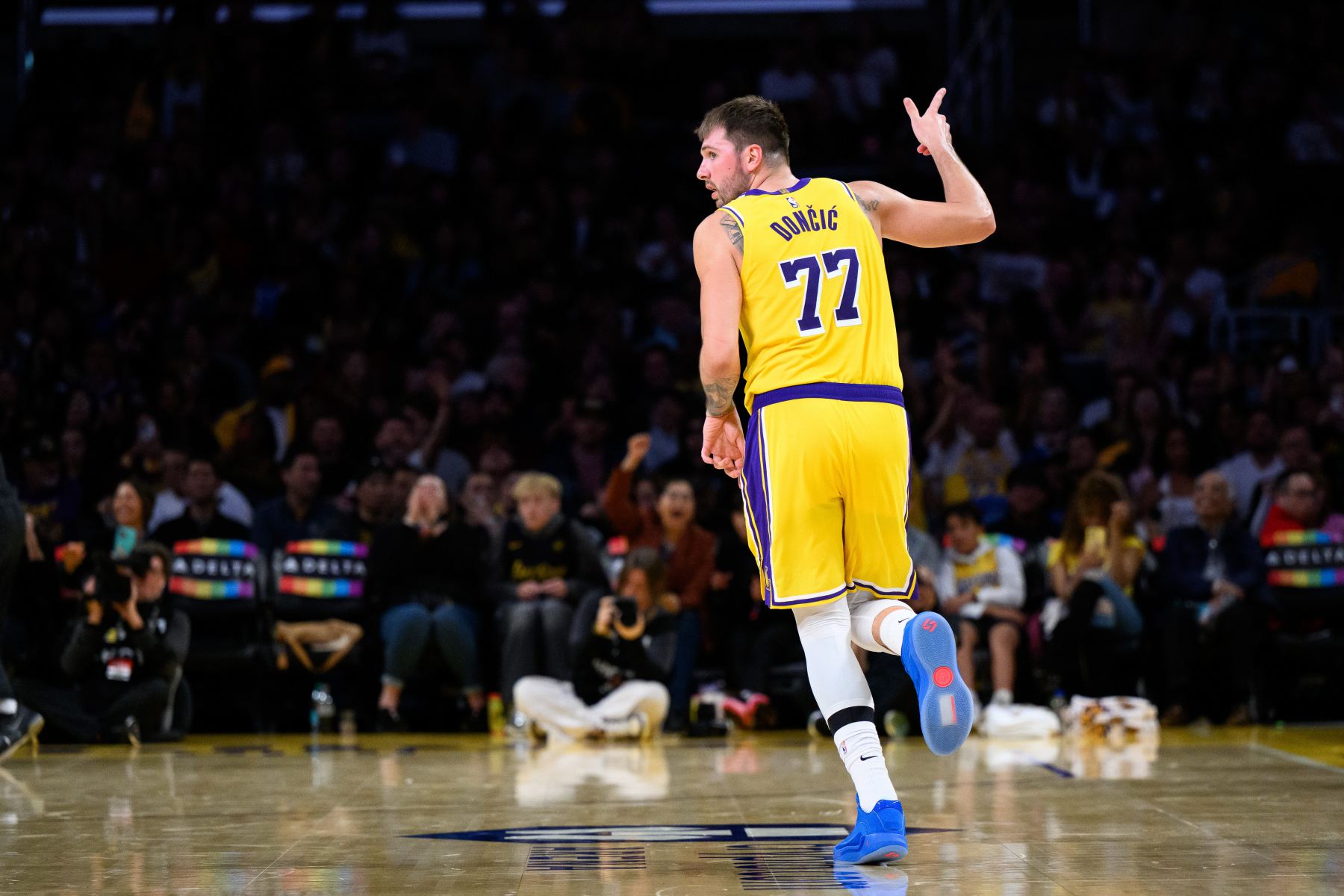 Erster in der Geschichte! Doncic erzielte in den ersten zehn Spielen 344 Punkte + 89 Assists + 36 Dreier.