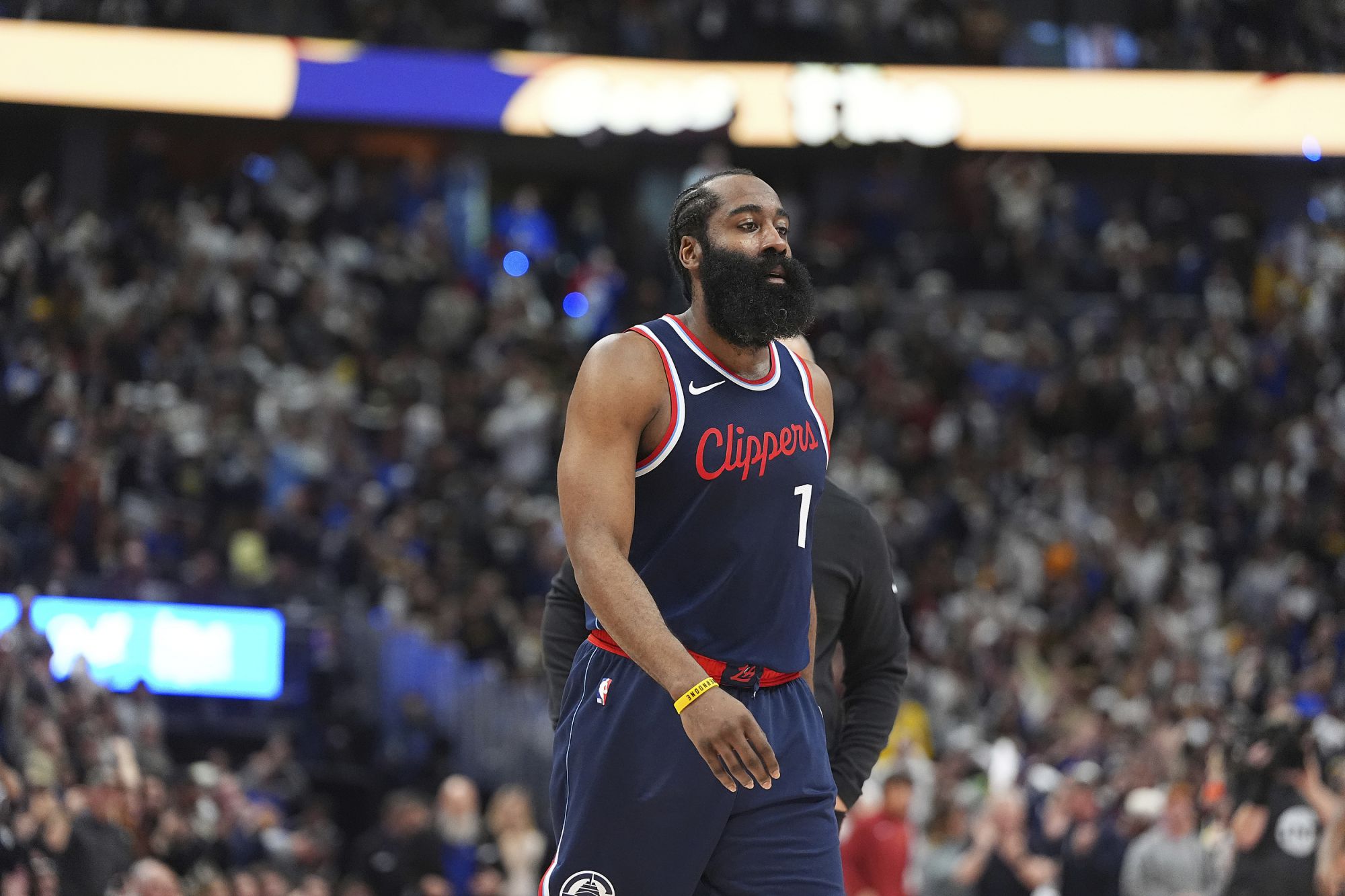 3 Minuten Pause in drei Vierteln! Harden erzielte 27 Punkte bei 8 von 14 Schüssen, 9 Rebounds und 9 Assists.
