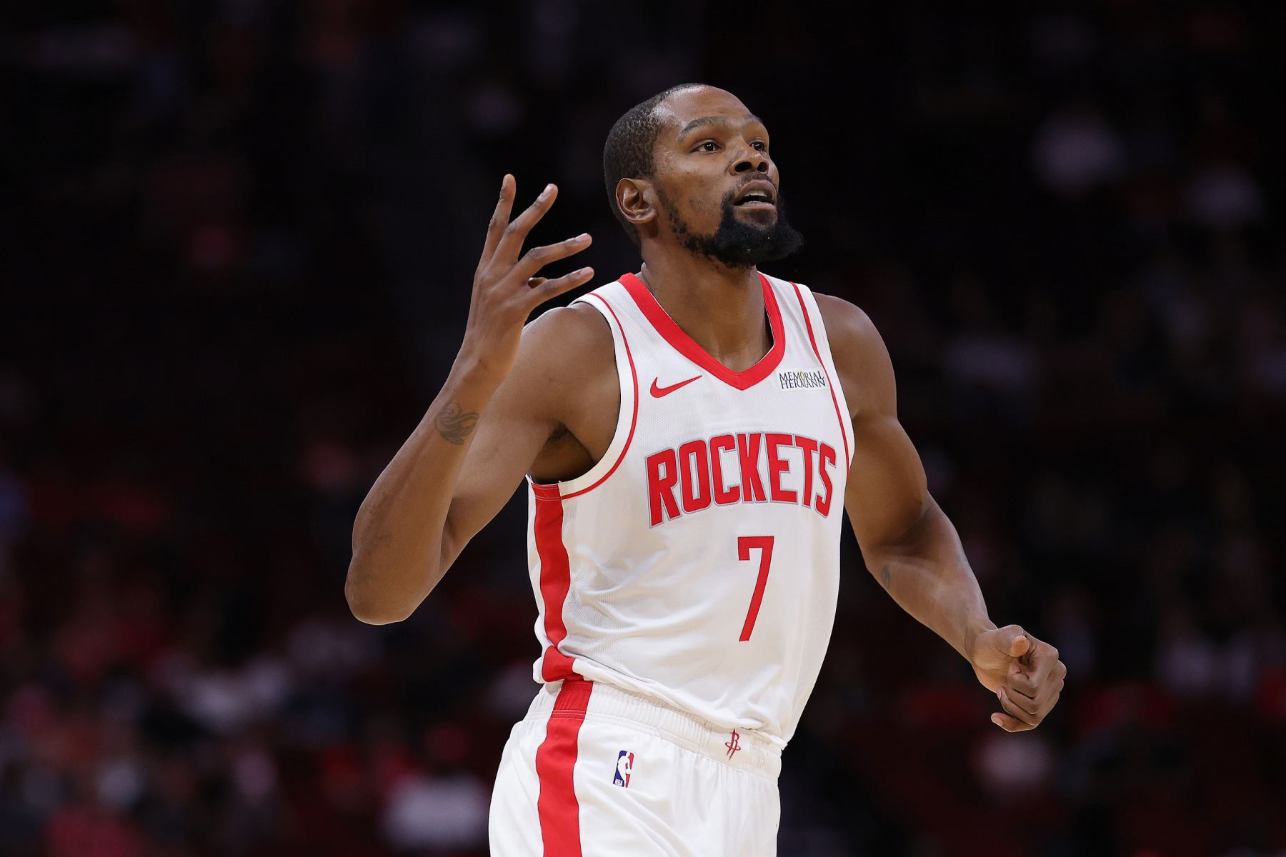 Der Wettbewerbszustand ist heiß! Durant erzielte im ersten Viertel 16 Punkte und 2 Rebounds bei 6 von 8 Schüssen.