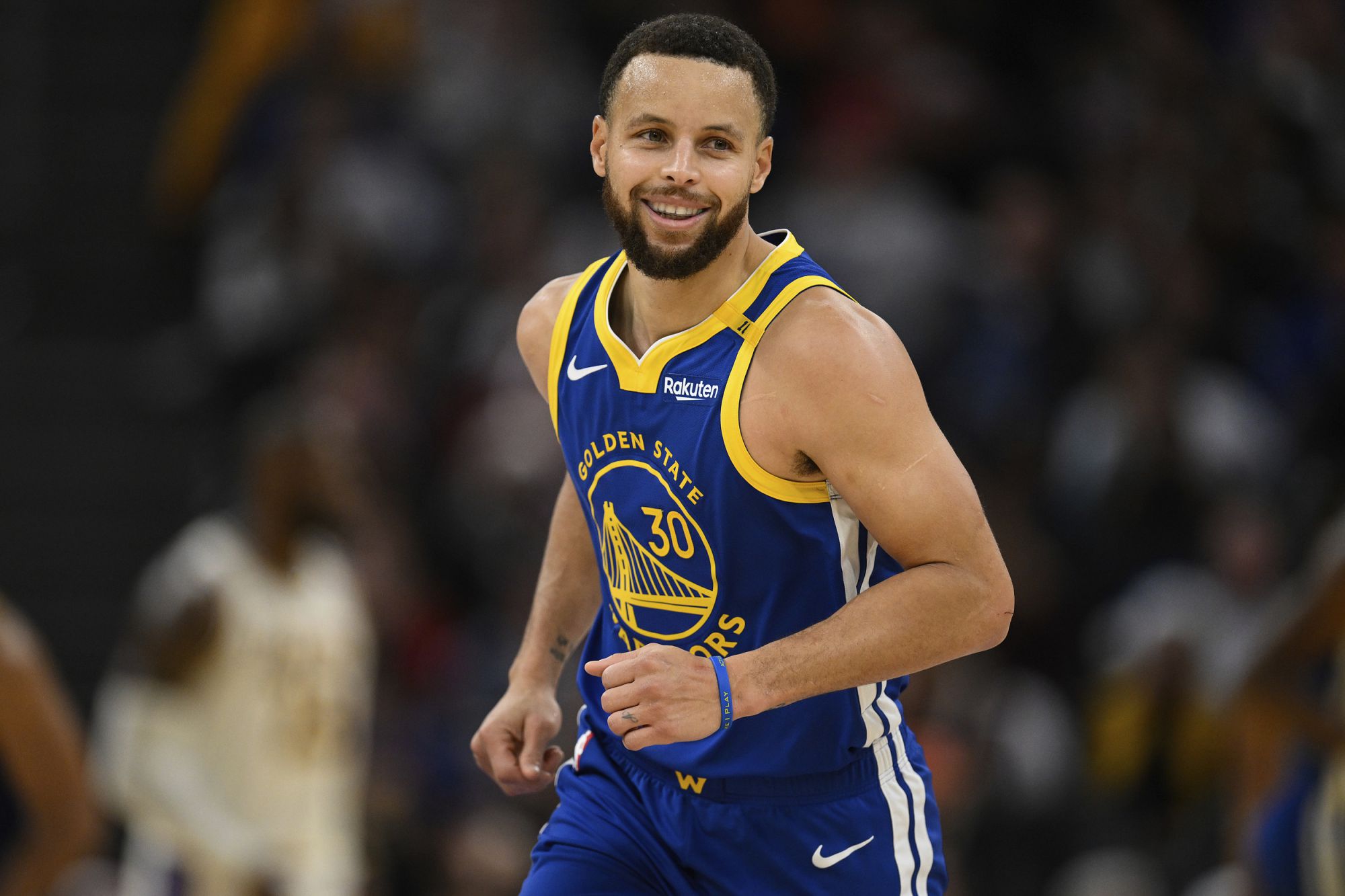 Tolles Gefühl der Ballkontrolle! Curry machte 4 von 7 Dreierwürfen und steuerte 18 Punkte bei