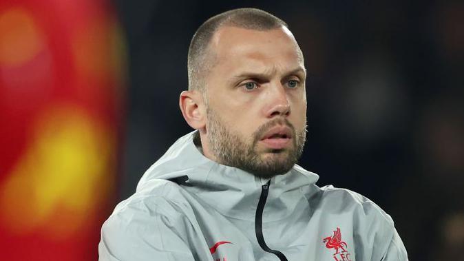 Offiziell: Ajax-Trainer Heitinga entlassen