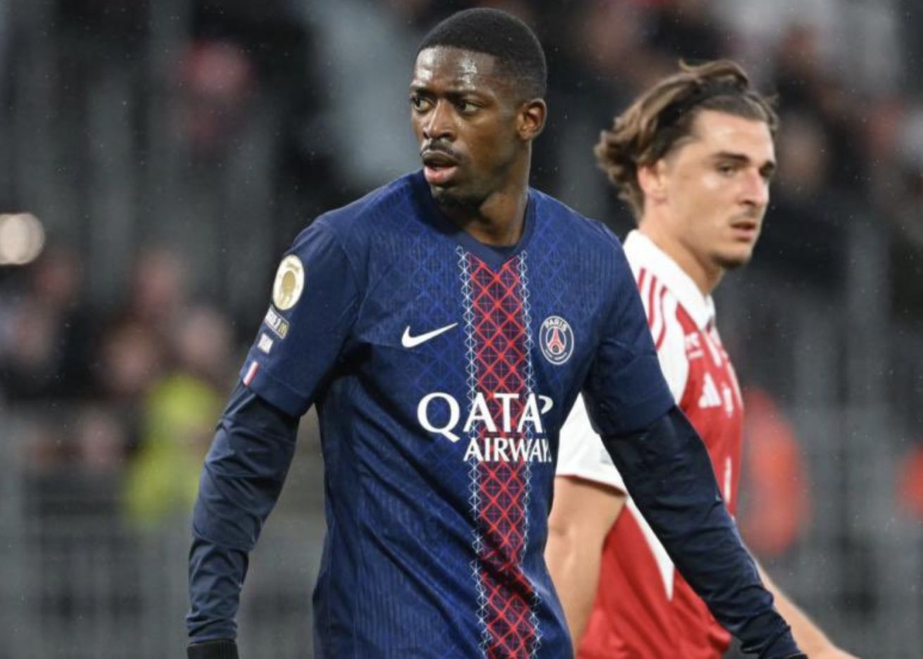 Reporter: Achraf hat sich am linken Knöchelband verletzt und wird sechs bis acht Wochen ausfallen, und Dembele hat sich an der Wadenmuskulatur verletzt.