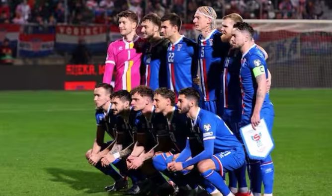 Die Färöer-Inseln haben sich nicht für die Weltmeisterschaft qualifiziert. Sie haben in dieser WM-Vorrunde vier Spiele gewonnen und das Land hat eine Bevölkerung von 55.000