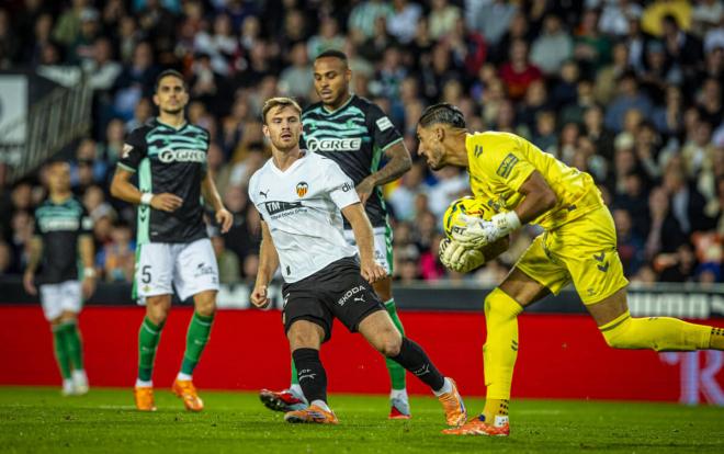 Valencia-Stürmer Beltran: Manche Leute sagen, wir wollen den Trainer loswerden, was einfach unglaublich ist