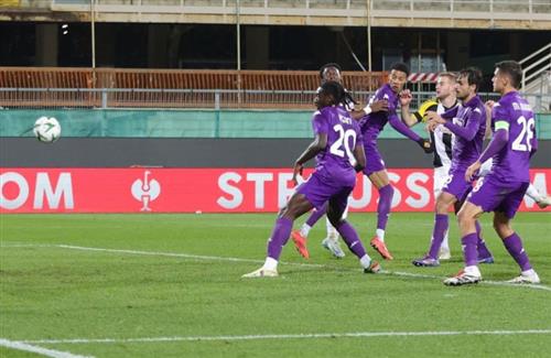 Fiorentina gegen Lars Klinz