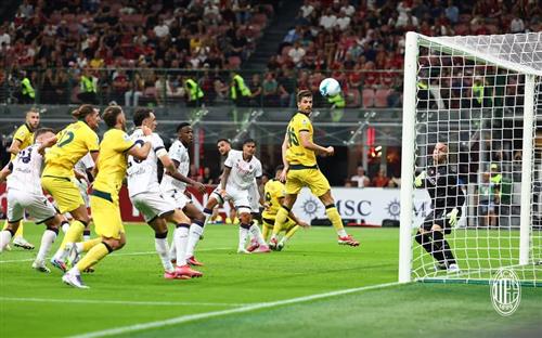 AC Mailand gegen Bologna