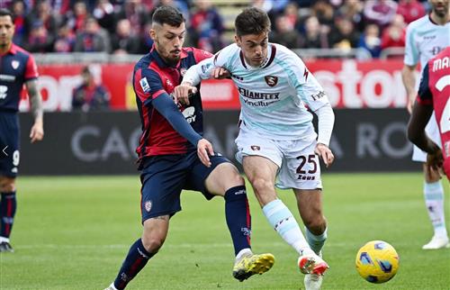 Cagliari gegen Salernitana