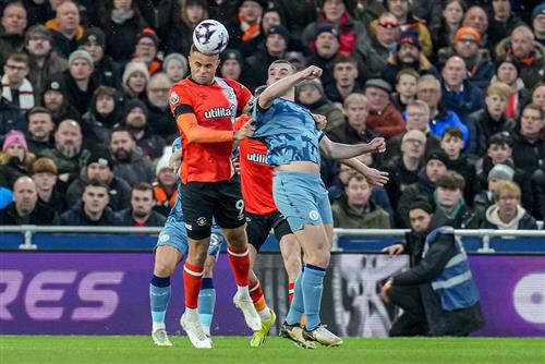Luton Town gegen Aston Villa