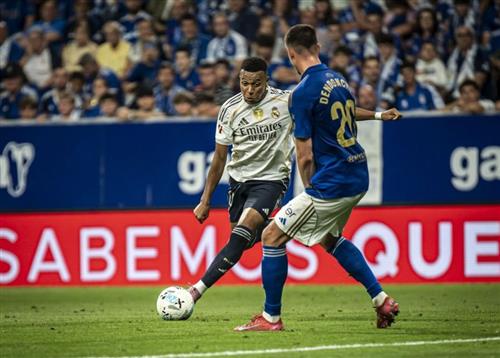 Real Oviedo gegen Real Madrid