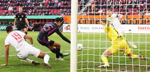 Augsburg gegen Bayern München