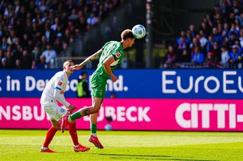 Kiel Holstein gegen Mönchengladbach